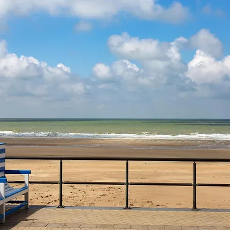 Flat By The Seafront With Terrace Views, Cleaning Included Middelkerke
