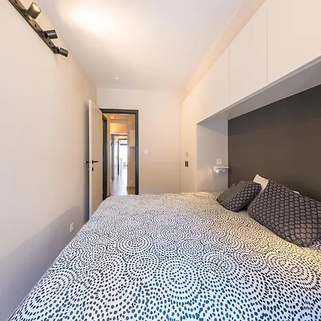 Daire Flat By The Seafront With Terrace Views, Cleaning Included *